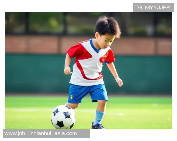 踢足球时选择什么样的眼镜最合适以保护视力和提升表现